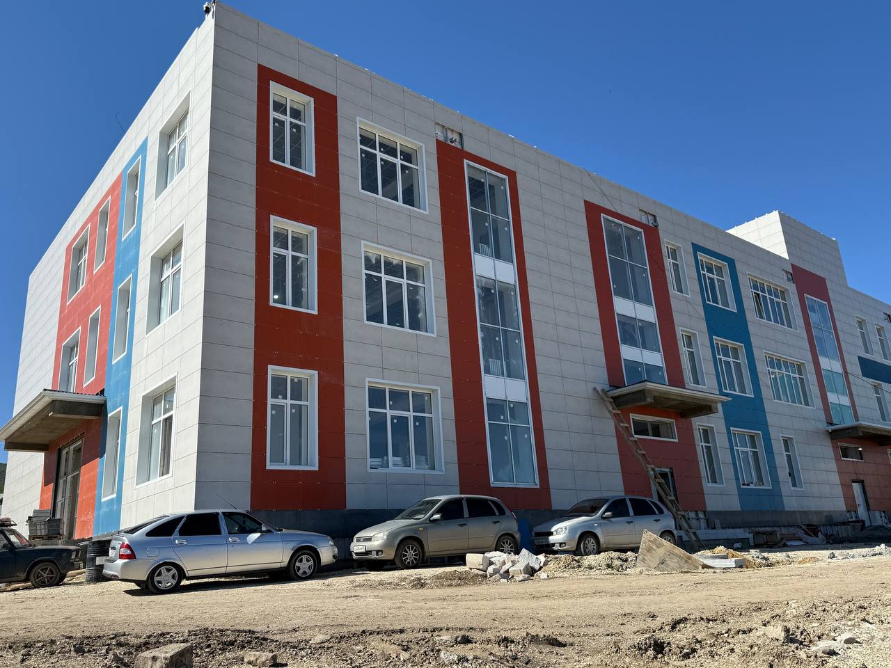 В селе Какамахи активно строят новую школу на 220 учеников