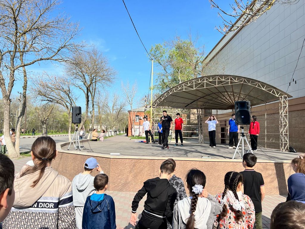 В Кизляре Всемирный день здоровья отметили массовой зарядкой