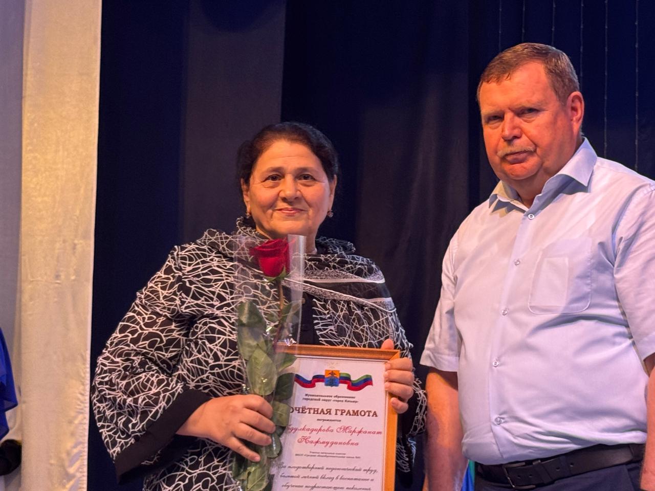 Семь учителей Кизляра удостоены награды «Почетный работник сферы образования Российской Федерации»