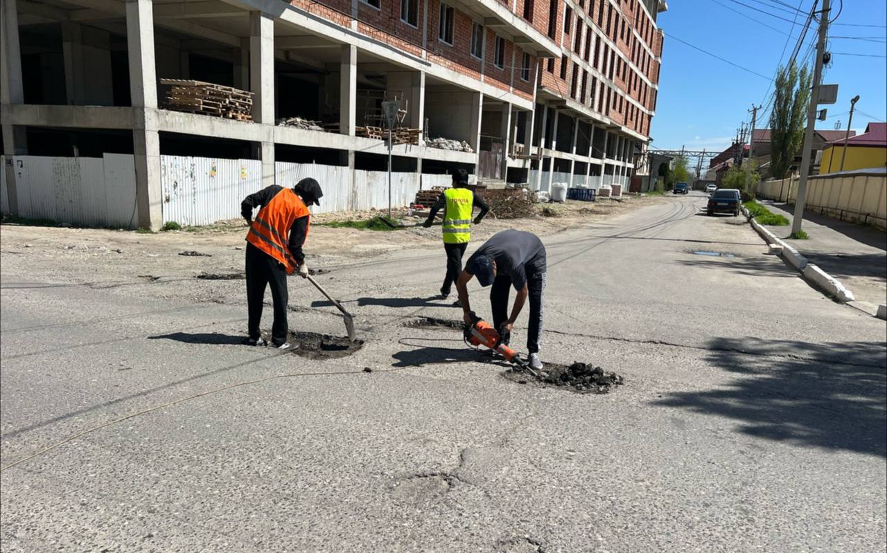 В Хасавюрте стартовали работы по ямочному ремонту дорог