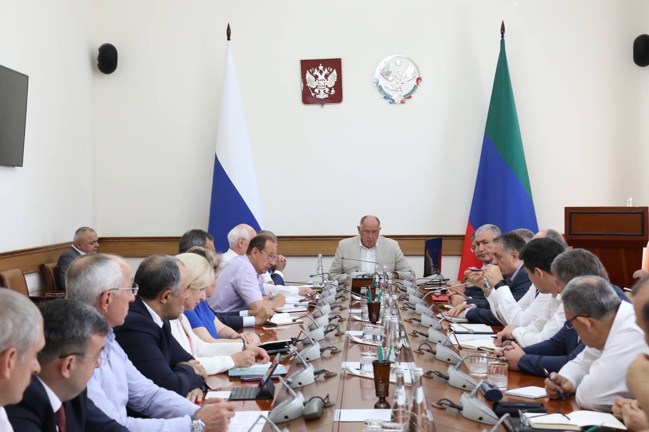 Абдулмуслим Абдулмуслимов провёл совещание с членами Правительства Дагестана