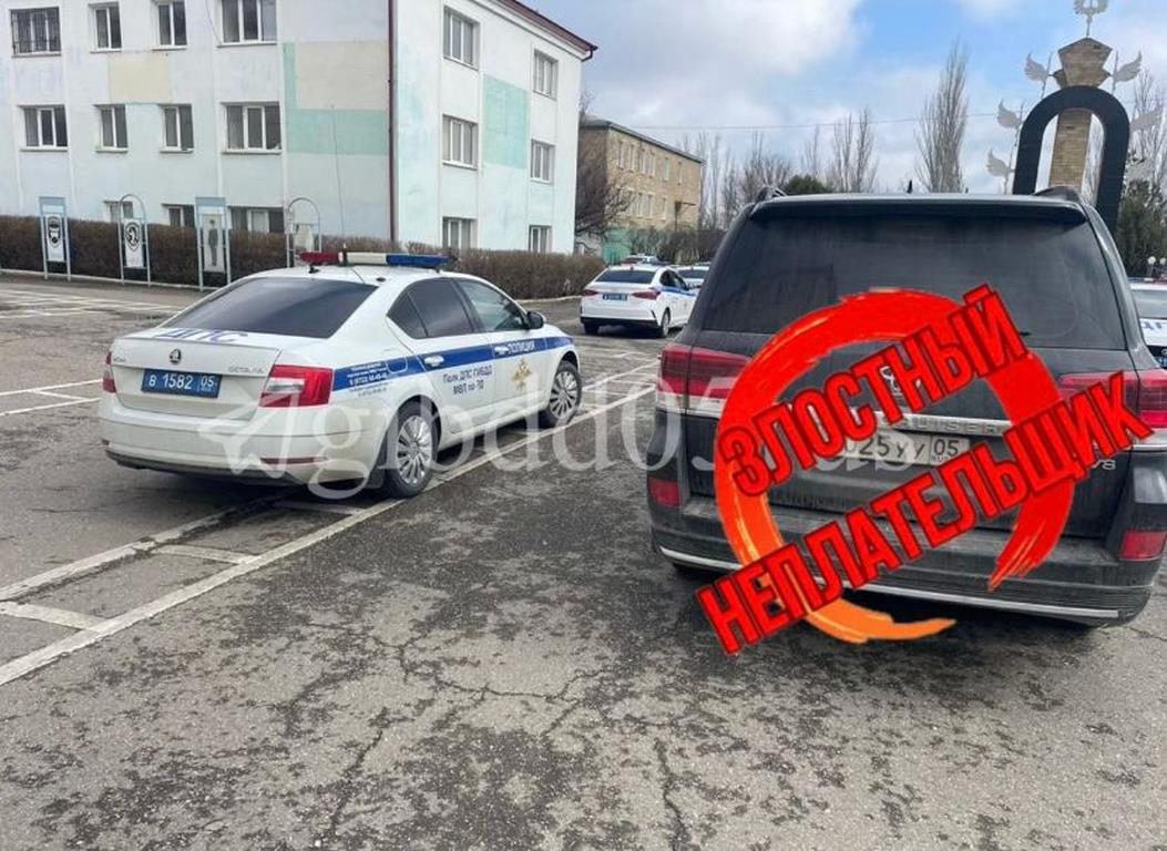У дагестанца арестовали автомобиль Toyota land cruiser 200 за неуплату штрафов