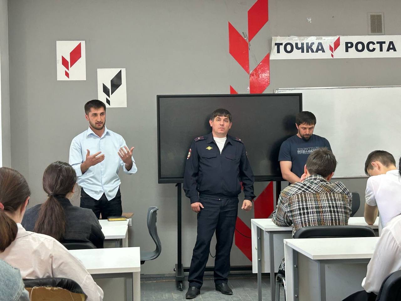 В Акушинском районе проводят беседы по профилактике наркомании со школьниками