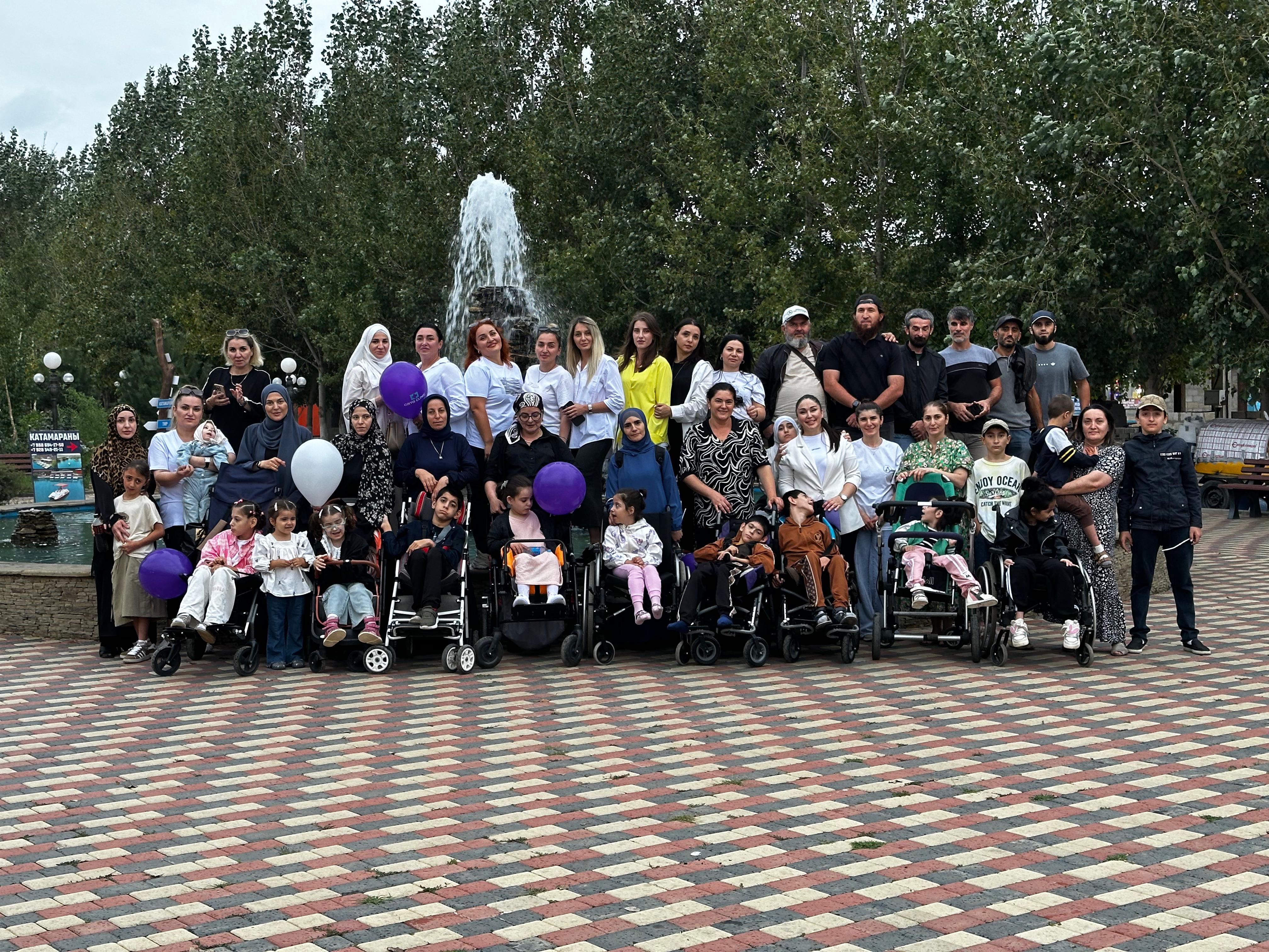 «Единая Россия» организовала для детей с ДЦП поездку в «Динопарк»