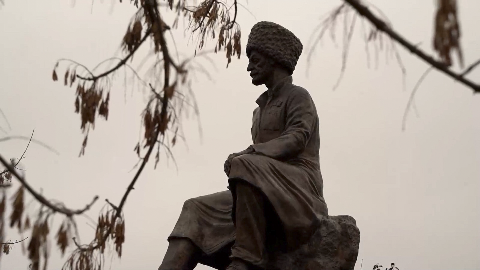 В Дербенте открыли памятник народному поэту Дагестана Сулейману Стальскому