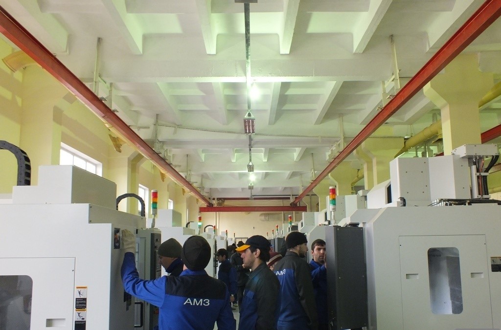 Руководитель завода в Каспийске высоко оценил работу слесаря, устроившегося после ярмарки вакансий