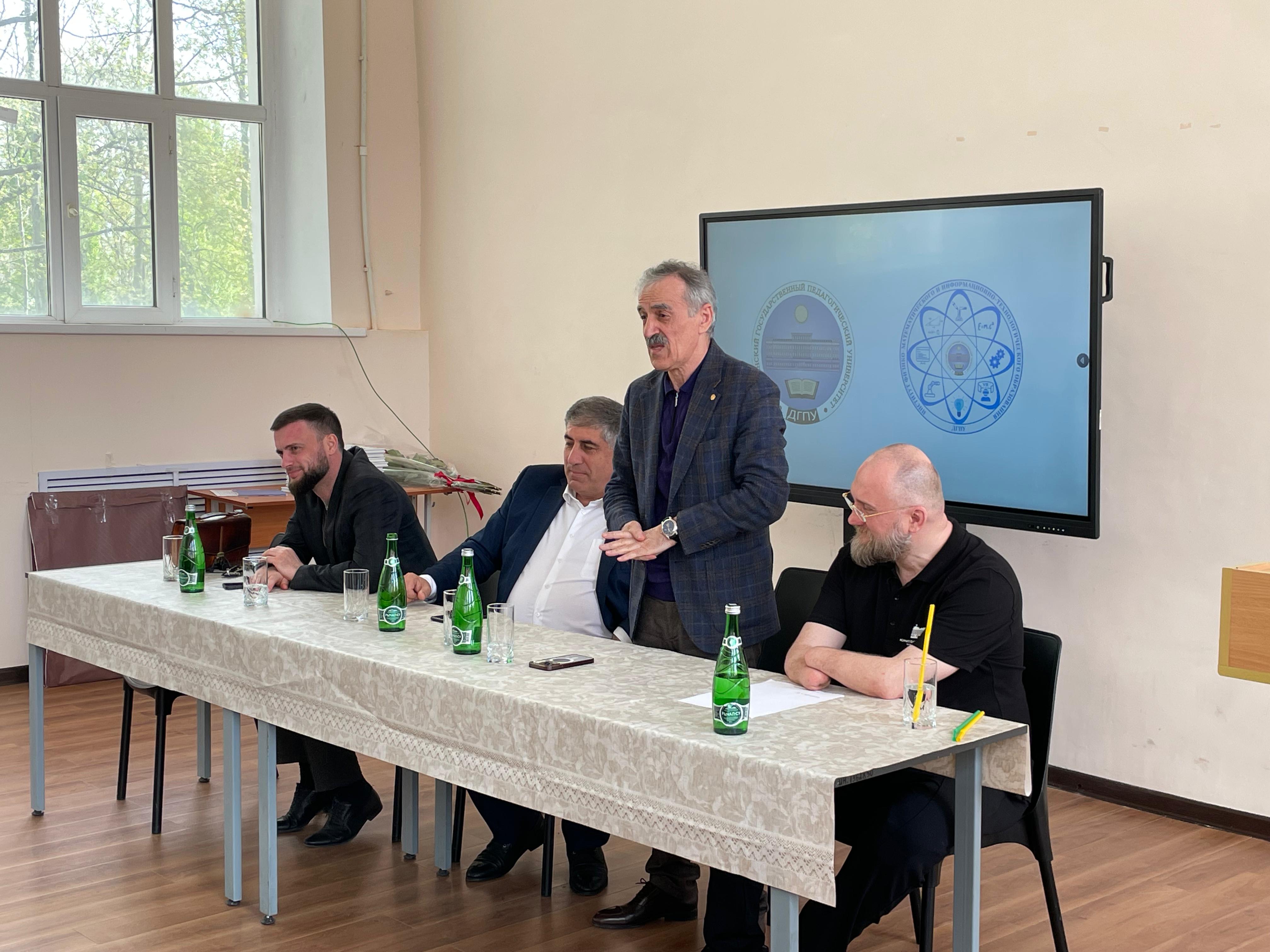 Депутаты Госдумы РФ встретились со студентами ДГПУ