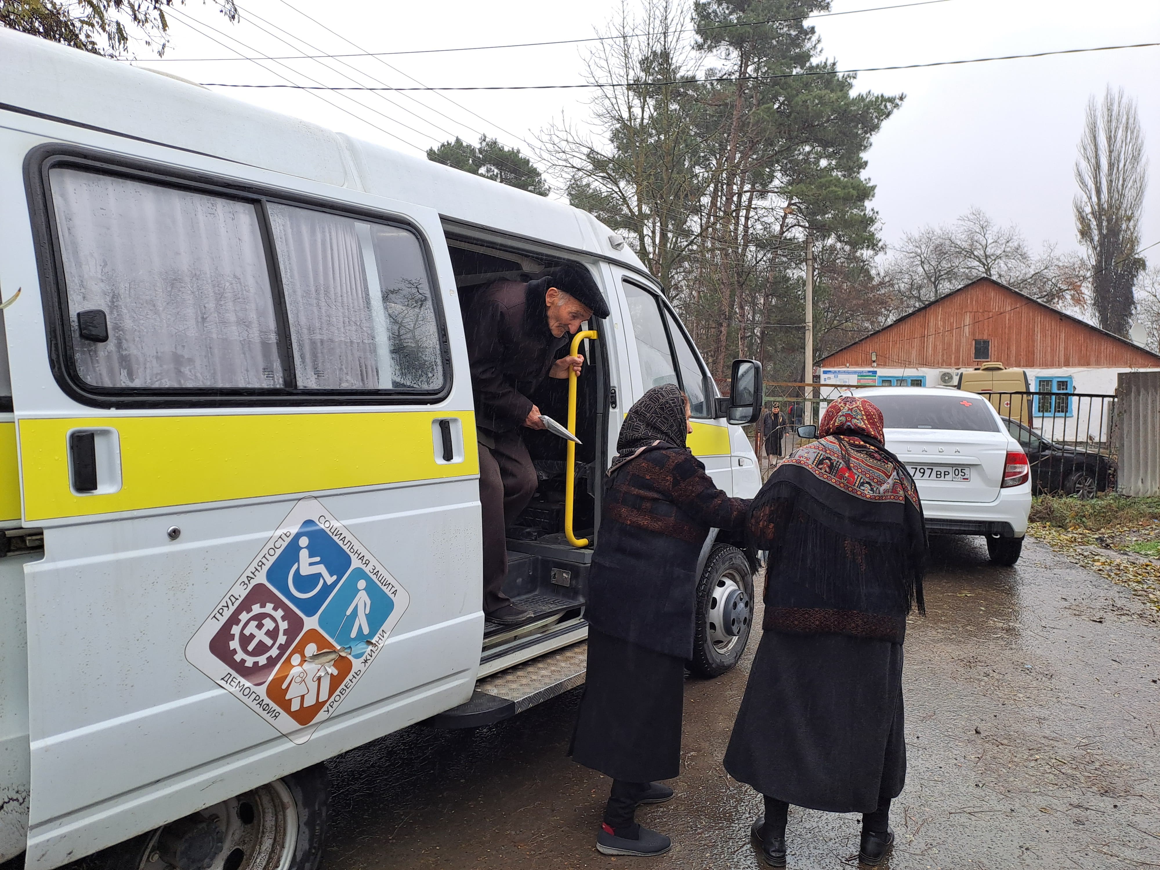 Порядка 200 пожилых людей прошли медосмотр бесплатно в Магарамкентском районе