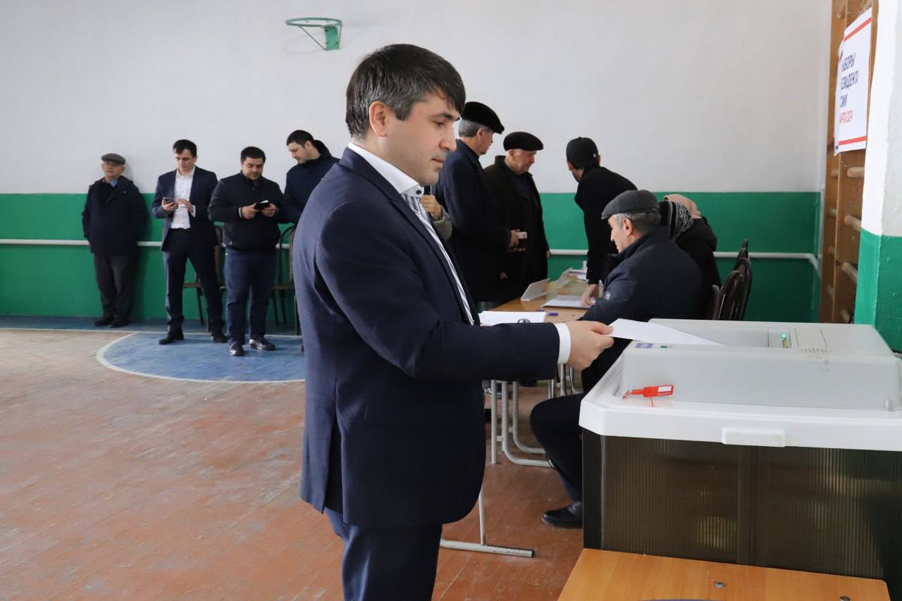 Глава Табасаранского района Магомед Курбанов проголосовал на выборах президента России