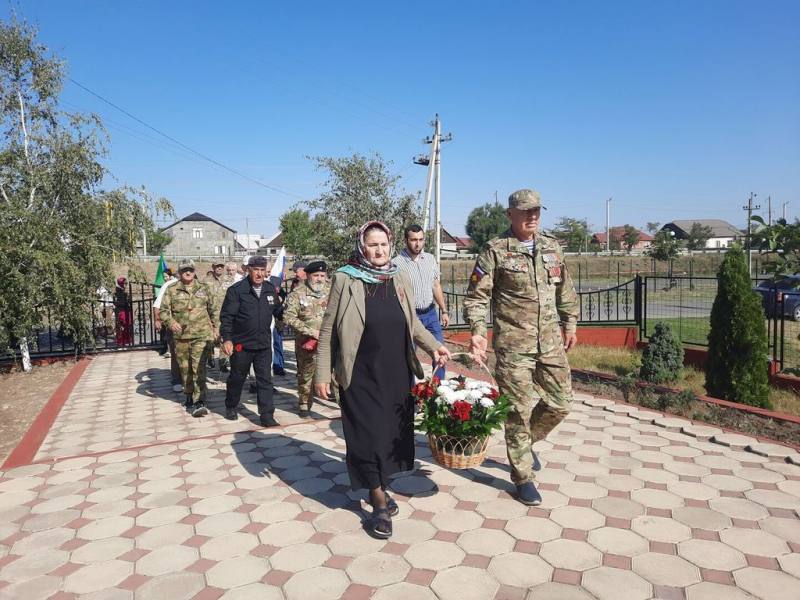 Автопробег «Дорогами победы – Новолак – Гумбет» стартовал в Новолакском районе