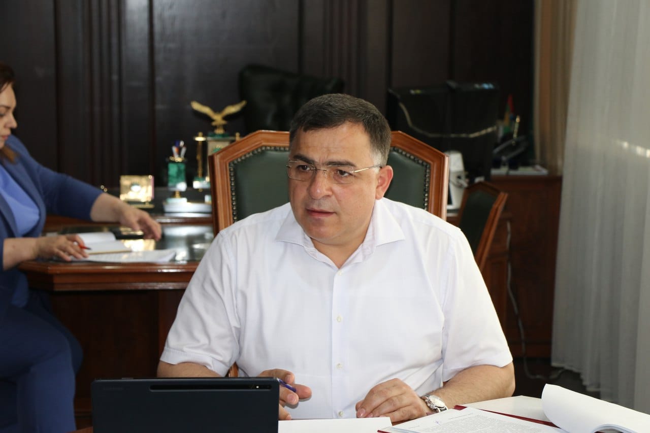 Прием граждан по теме материнства и детства провел глава Магарамкентского района