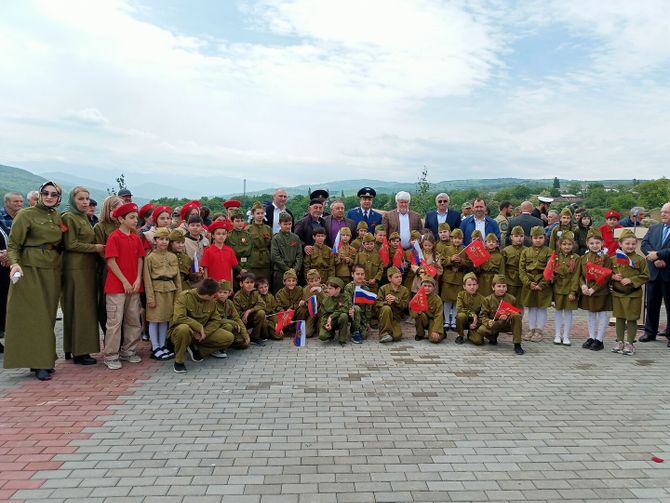 В Новолакском районе состоялось открытие мемориальной плиты защитникам Родины