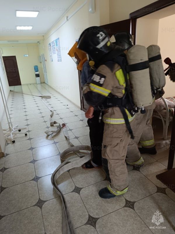 В Махачкале в многоквартирном доме произошел пожар