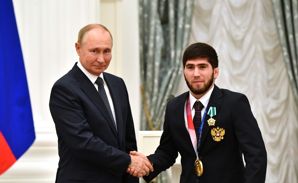 Путин поздравил дагестанского борца с победой на Чемпионате мира