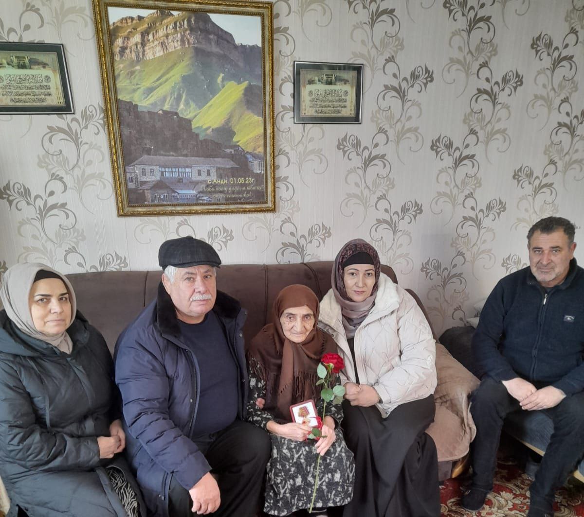 Юбилейные медали продолжают вручать ветеранам Великой Отечественной войны в Кизилюртовском районе