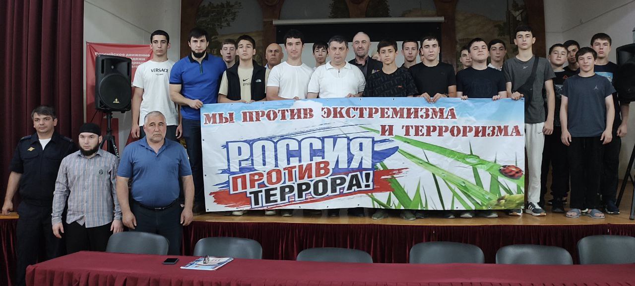 Старшеклассникам в Карабудахкенте рассказали, как не стать жертвой экстремистской пропаганды