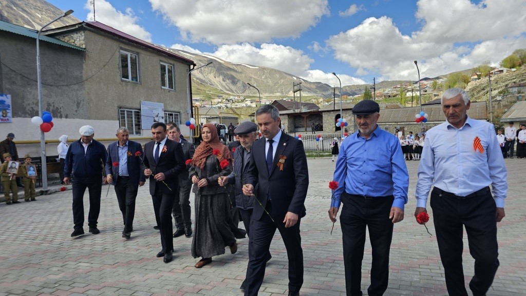 Памятник участникам ВОВ открыли в селе Анди Ботлихского района