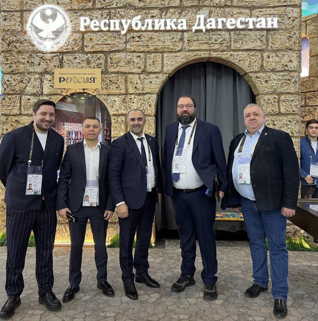 Глава Минцифры РФ посетил стенд Дагестана в рамках «Дня госуслуг»