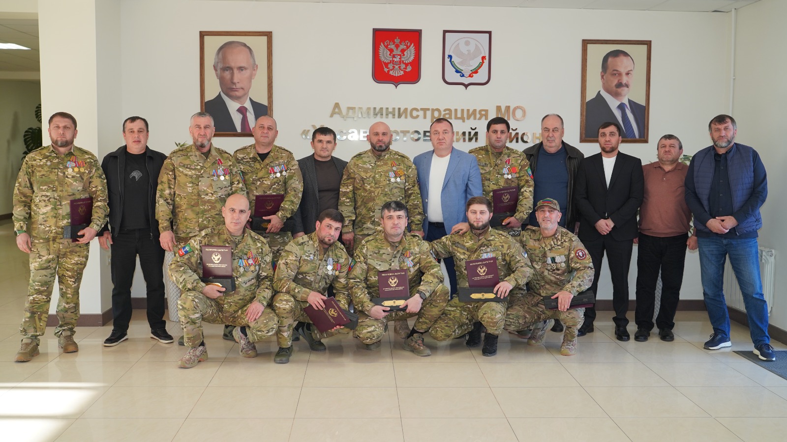 Участникам СВО в Хасавюртовском районе вручили благодарственные письма главы муниципалитета
