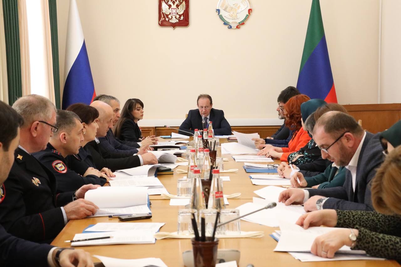 Вопросы профилактики правонарушений среди несовершеннолетних обсудили в Правительстве Дагестана