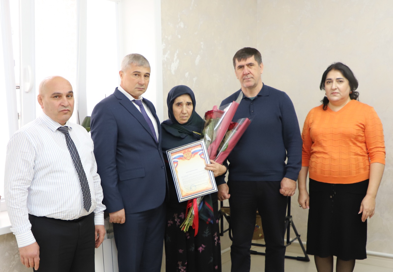 Глава Кизлярского района поблагодарил семью бойца СВО Курбана Рабаданова