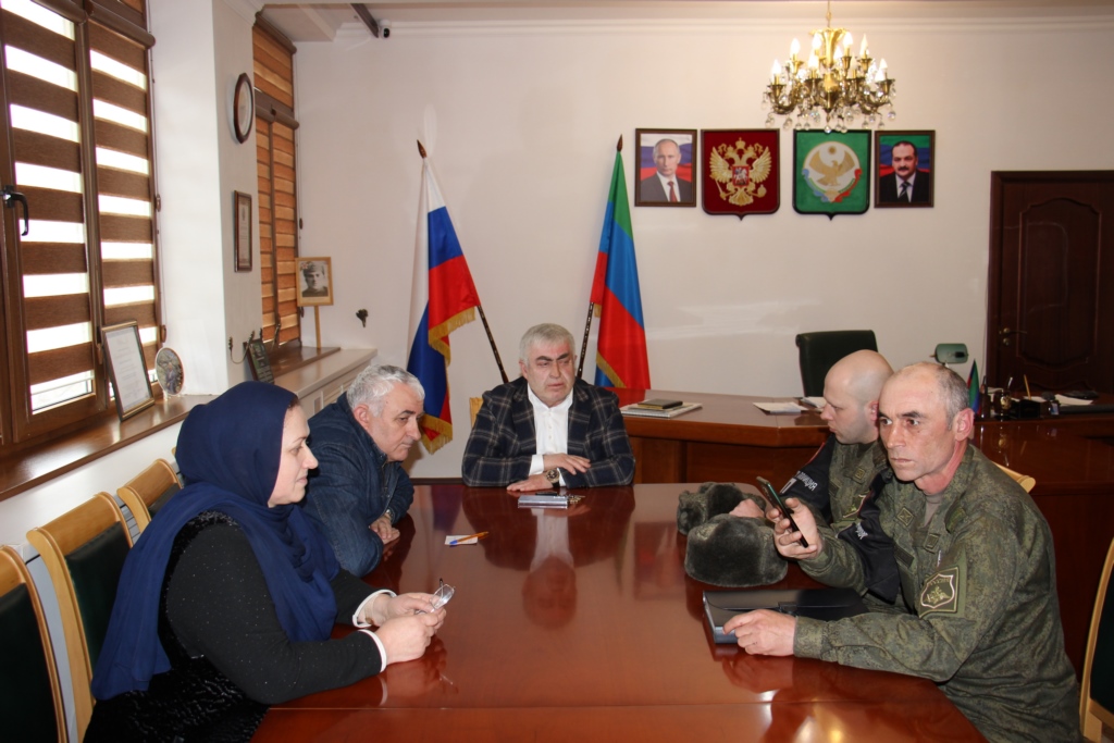 Глава Ахвахского района Магомед Муртазалиев встретился с участником СВО