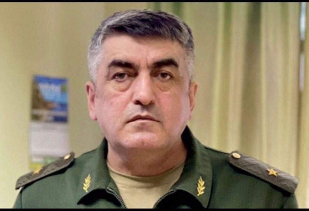 Глава Хивского района поздравил Эседуллу Абачева с высокой наградой