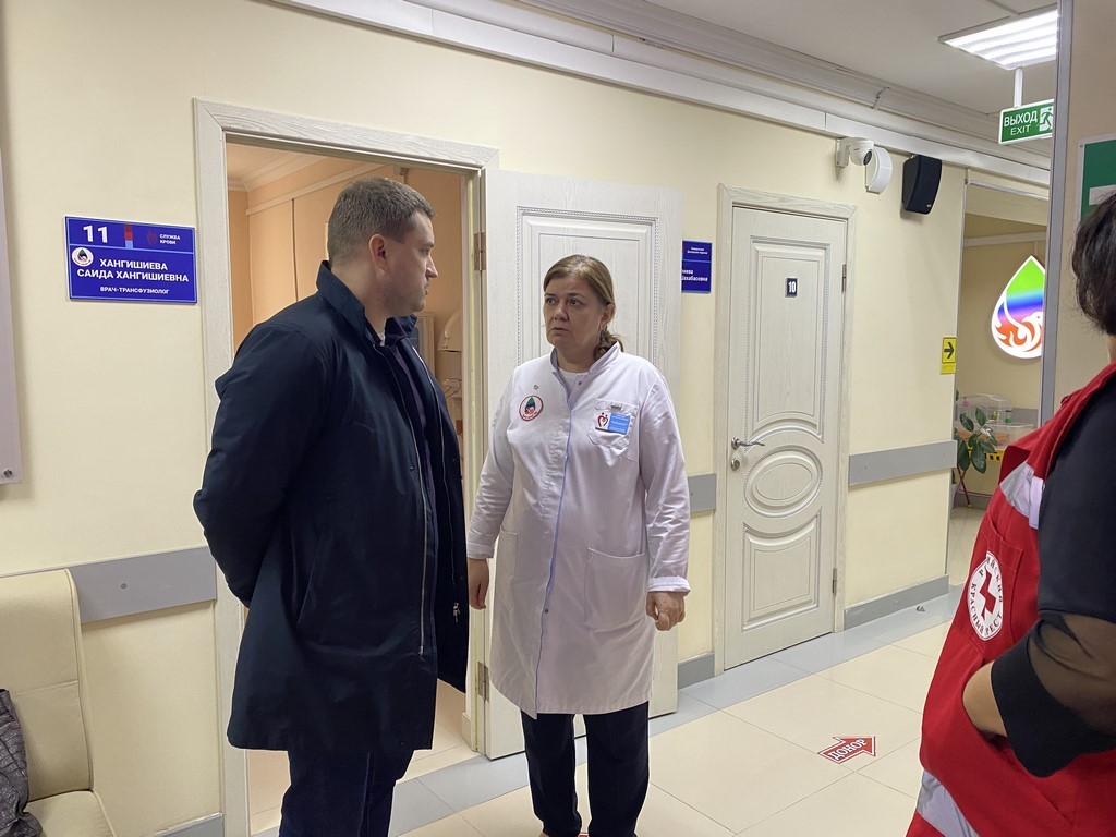 Депутат Артём Бичаев оказал поддержку Центру крови Дагестана