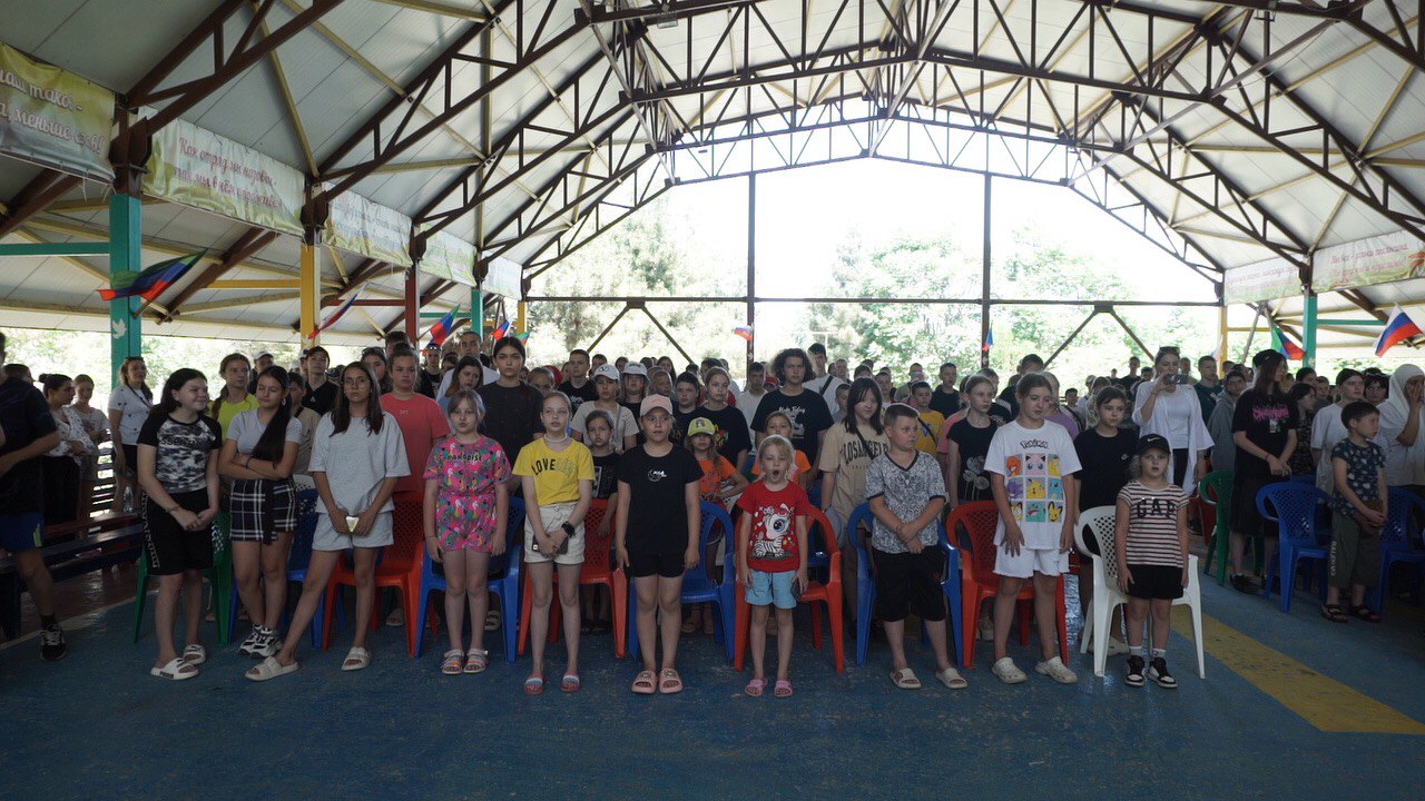 Более 450 человек собрало празднование Дня России в лагере «Солнечный берег»