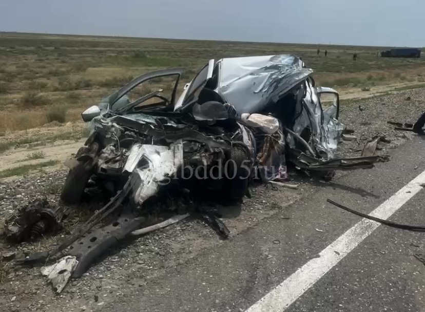 Водитель легковушки погиб при столкновении с грузовиком в Дагестане