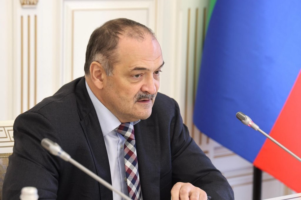 Сергей Меликов поручил обеспечить контроль подачи отопления в Дагестане