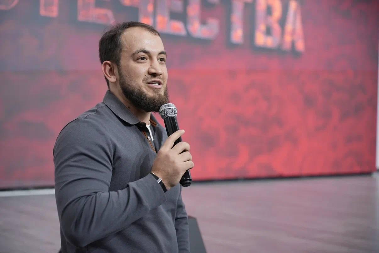 Руководитель ЦУР Дагестана рассказал школьникам о культурных ценностях и интернет-безопасности