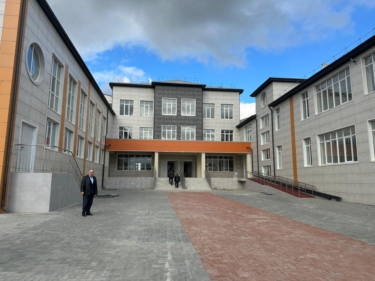 Руководство Хасавюртовского района проинспектировало строительство новых школ