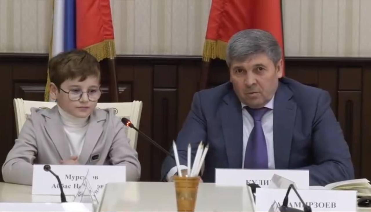 Девятилетний Аббас провел день с мэром Дербента