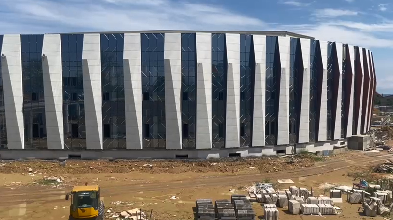 Сергей Меликов осмотрел строящийся дворец спорта в Дербенте