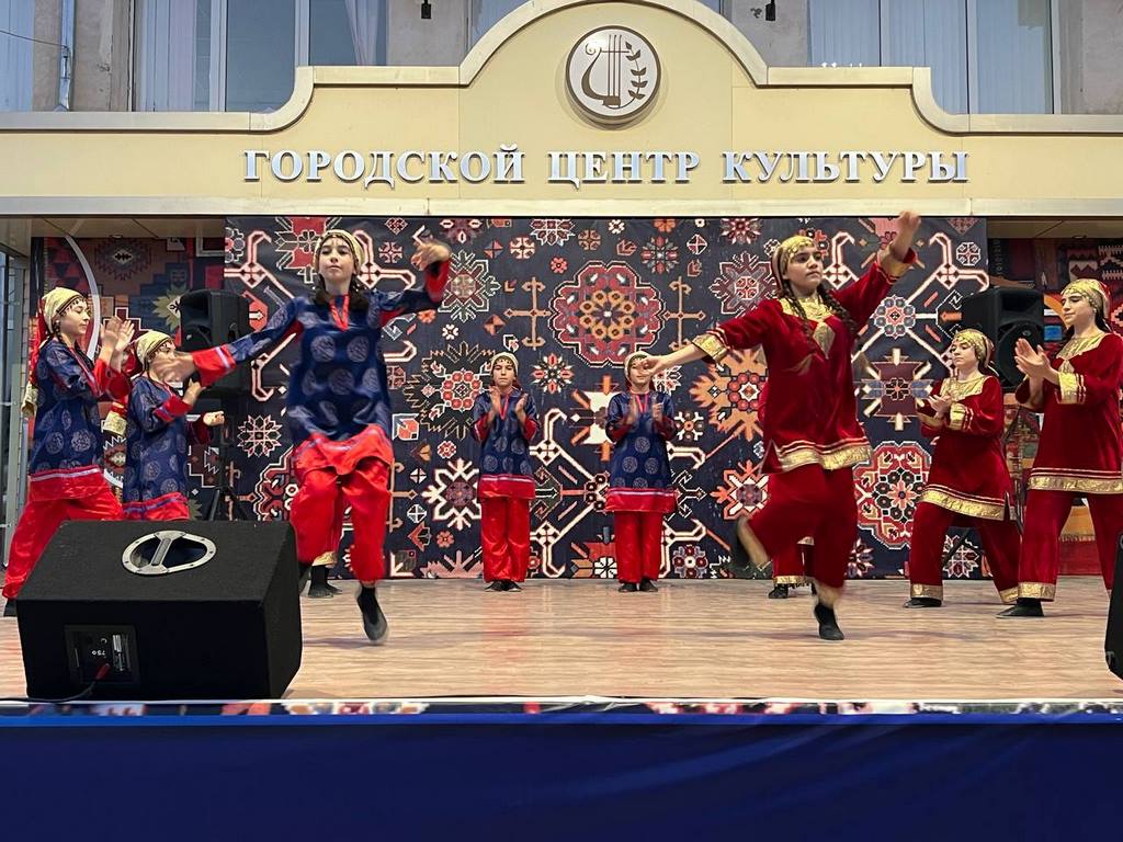 В Южно-Сухокумске прошел праздничный концерт «Единство Дагестана – сила России»