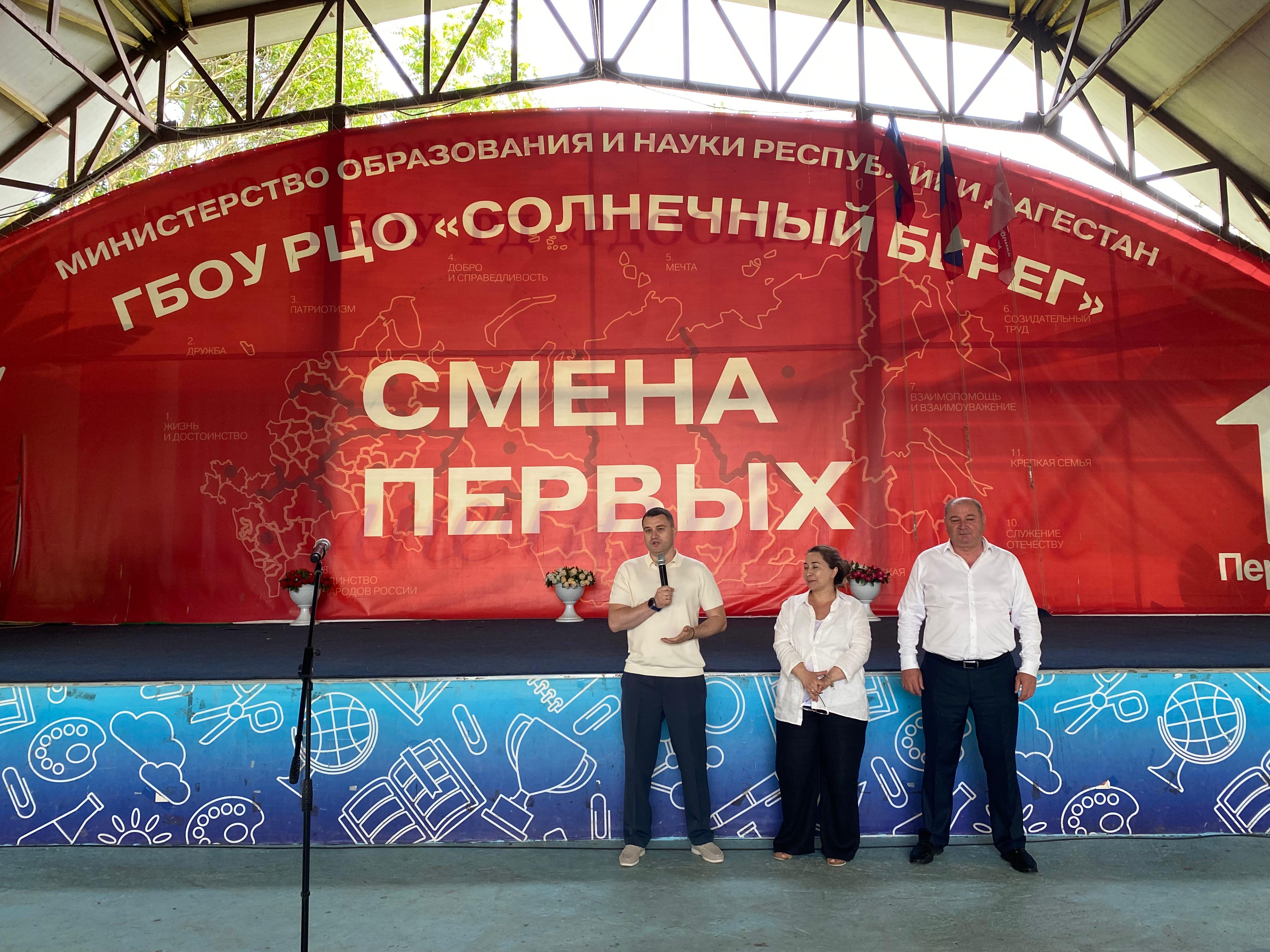 Артем Бичаев передал спортивный инвентарь детскому лагерю «Солнечный берег» в Избербаше