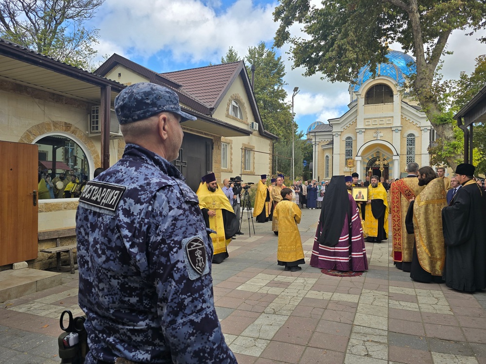 Росгвардейцы обеспечили безопасность во время проведения торжественных богослужений в Махачкале