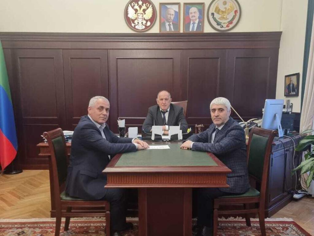 Глава Гергебильского района обсудил приоритетные задачи муниципалитета с Абдулмуслимом Абдулмуслимовым