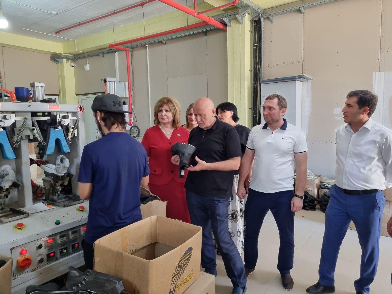 Единороссы Дагестана встретились с коллективом обувной фабрики «Армада»