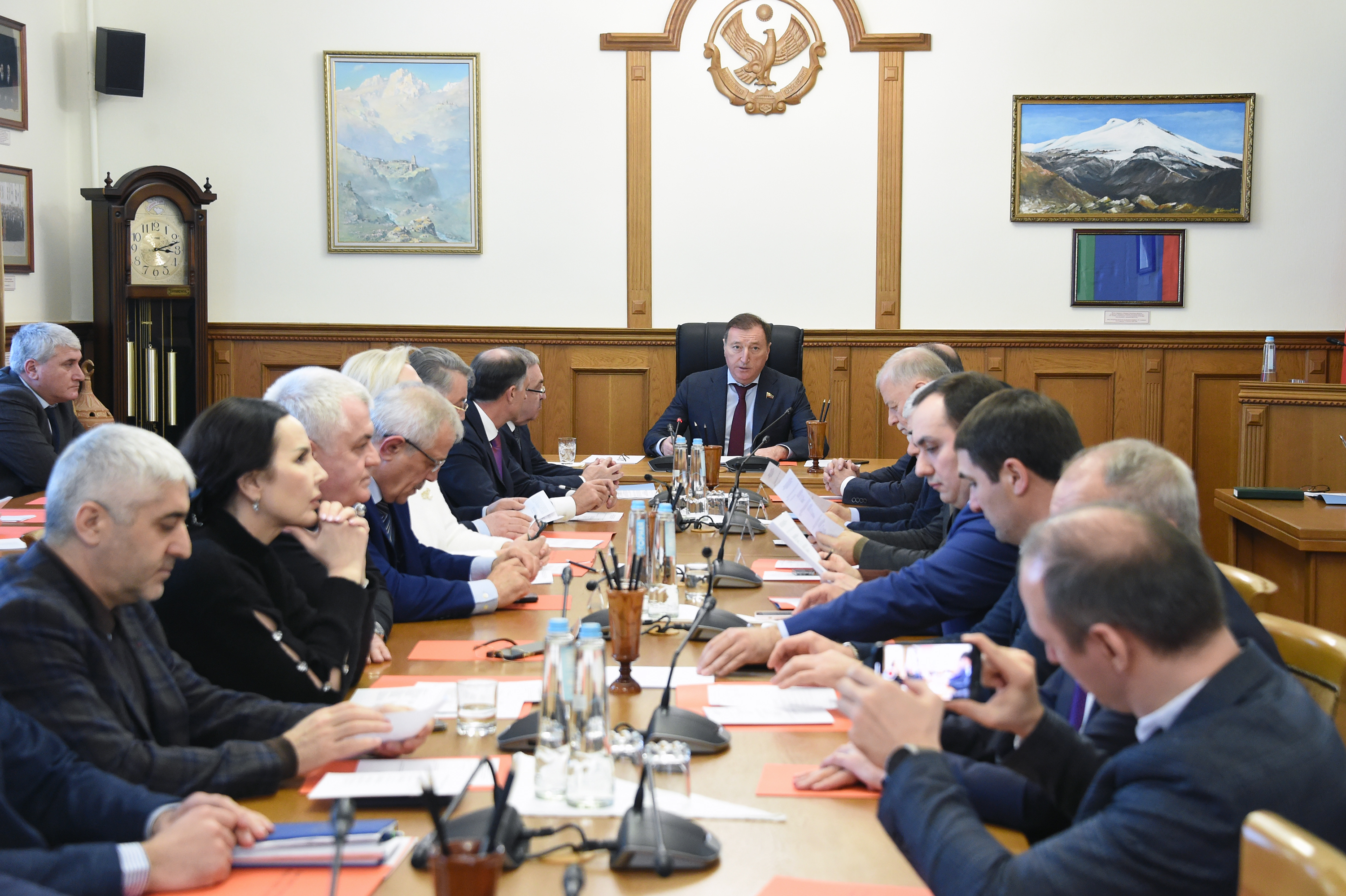 Заур Аскендеров провел рабочее совещание