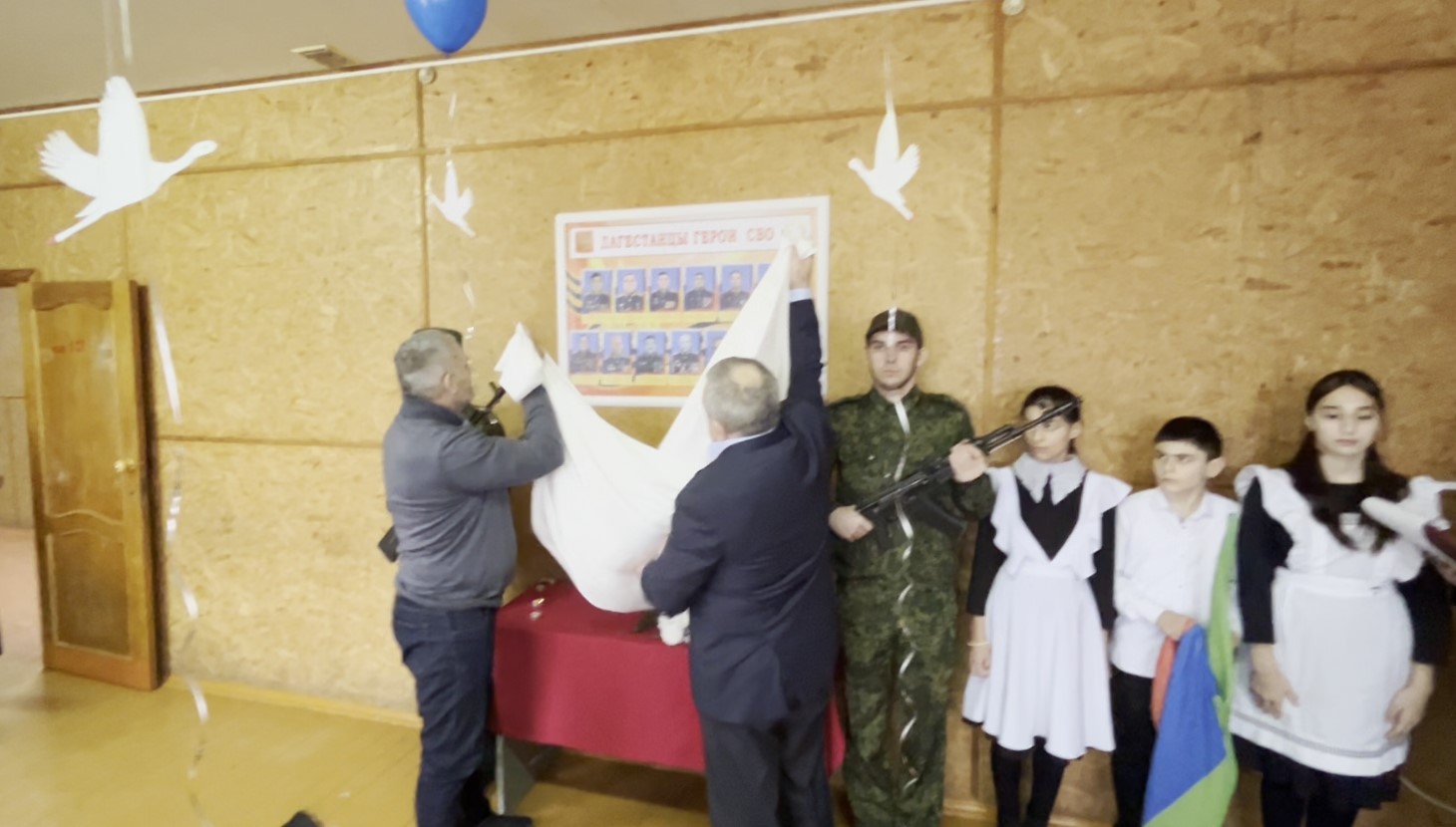 В Тарумовском районе открыли мемориальную доску участникам СВО