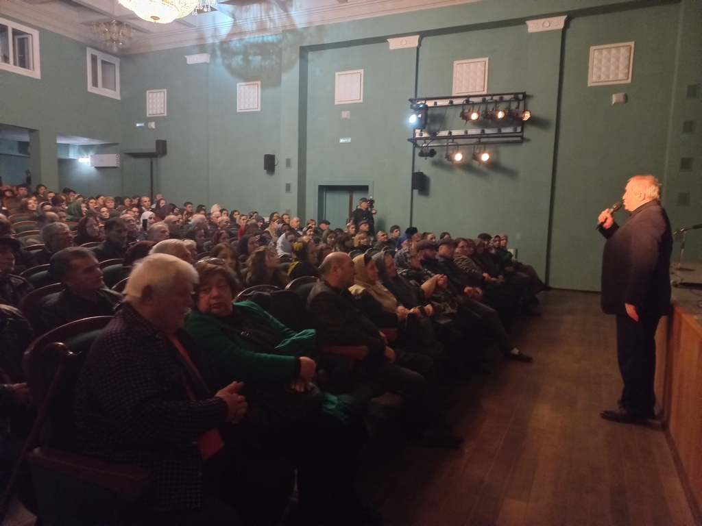 В Даргинском театре состоялся показ спектакля, приуроченного к юбилею драматурга Рабадана Нурова