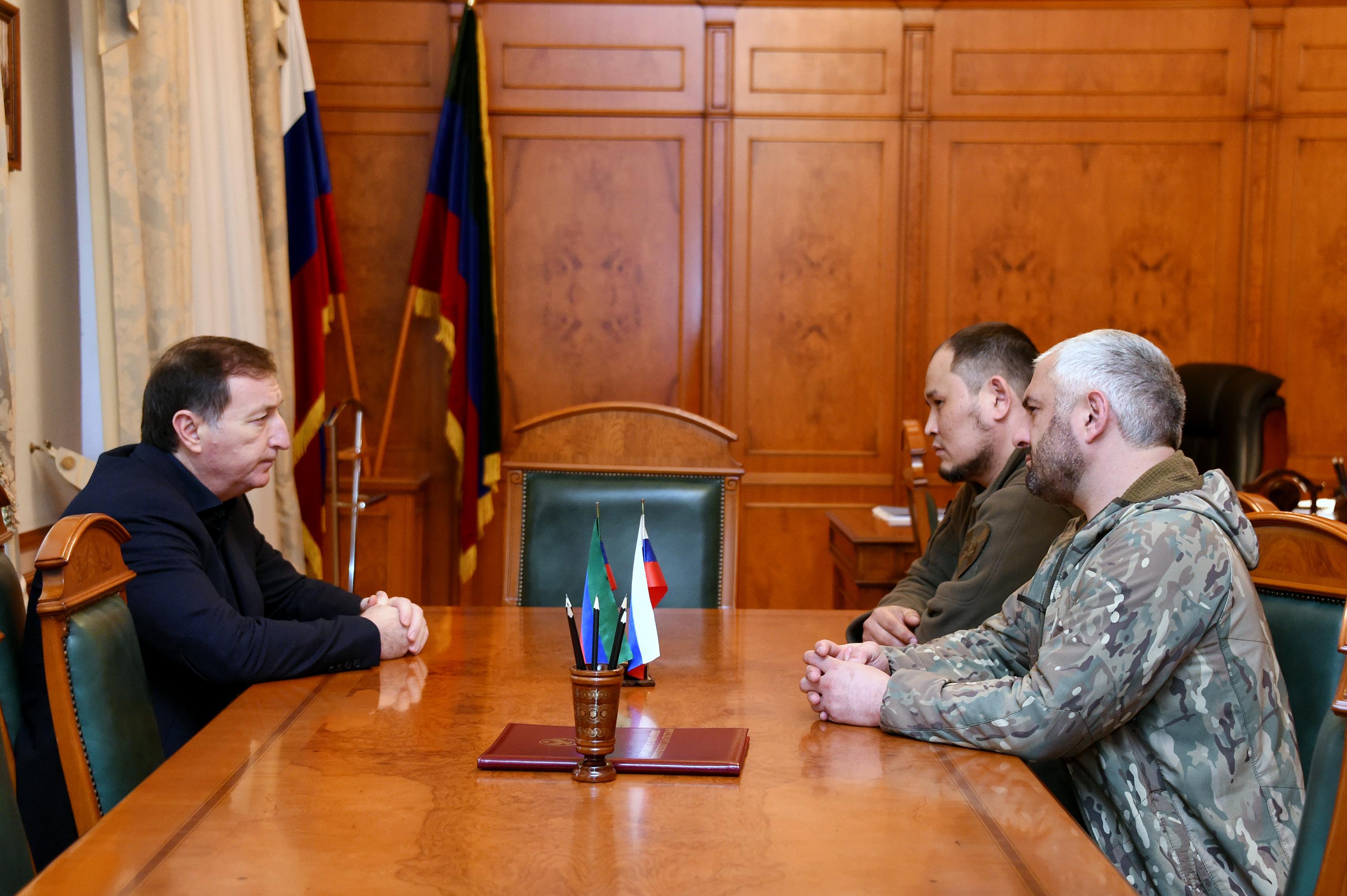 Заур Аскендеров встретился с участниками добровольческого батальона «Каспий»