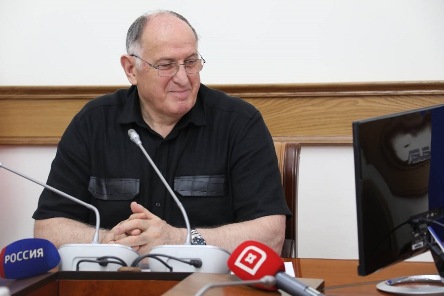 Абдулмуслим Абдулмуслимов провёл марафон открытия детских садов в Дагестане