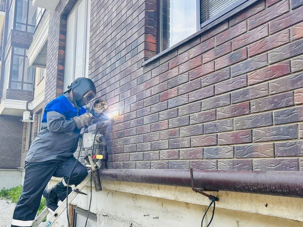 Газовики Дагестана устанавливают «умные» счетчики в многоквартирных домах Махачкалы