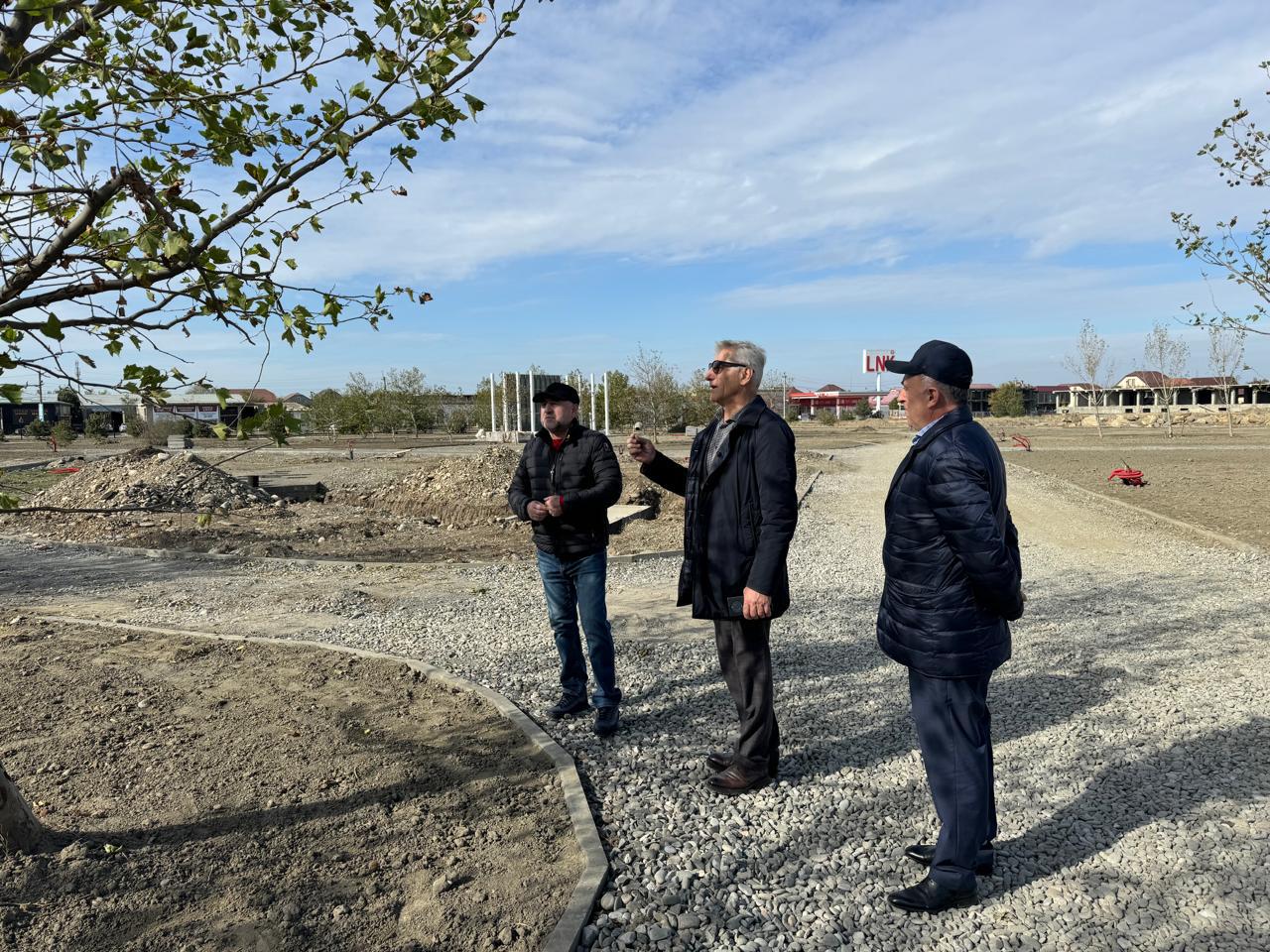 «Единая Россия» проверила благоустройство парка «Олимпийский» в Кизилюрте