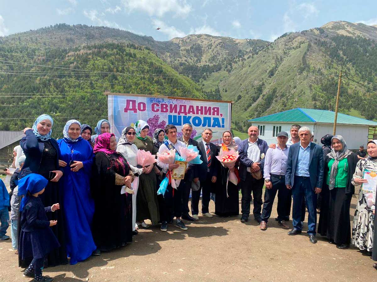 В школах Цунтинского района прозвенел последний звонок