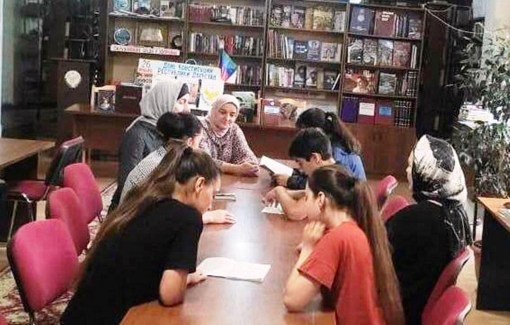В библиотеках Гунибского района проходят мероприятия ко Дню Конституции Дагестана