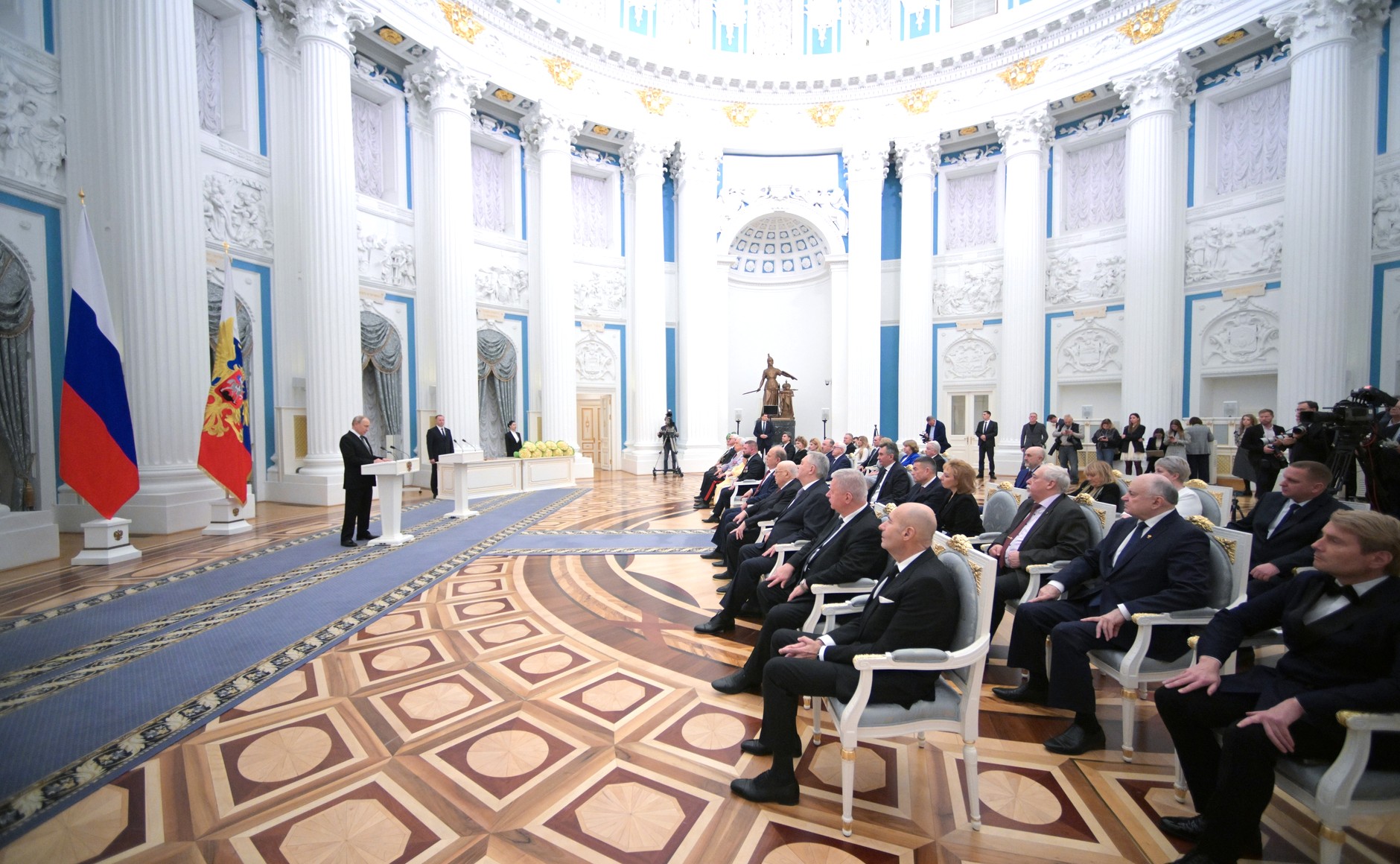 Владимир Путин наградил Магомедсалама Магомедова орденом Александра Невского